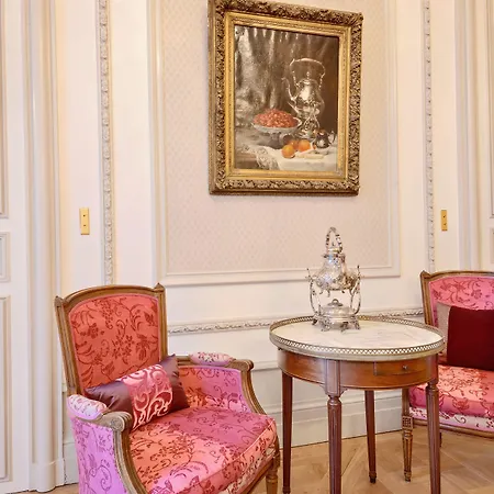 Victor Louis - Centre 4*