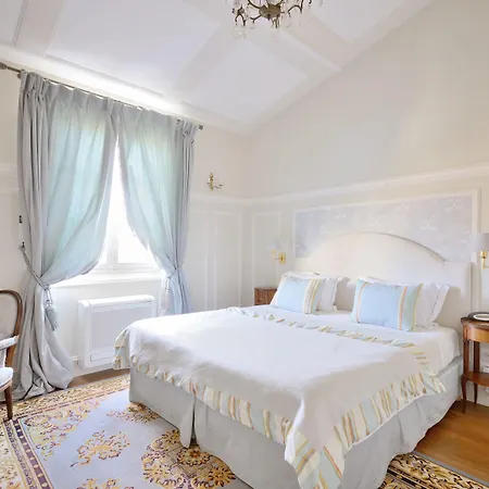 Victor Louis - Centre 4*