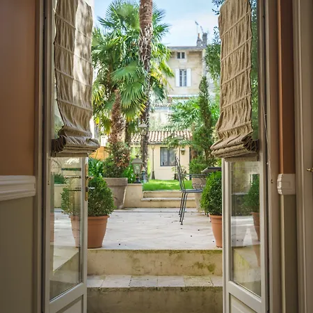 Victor Louis - Centre