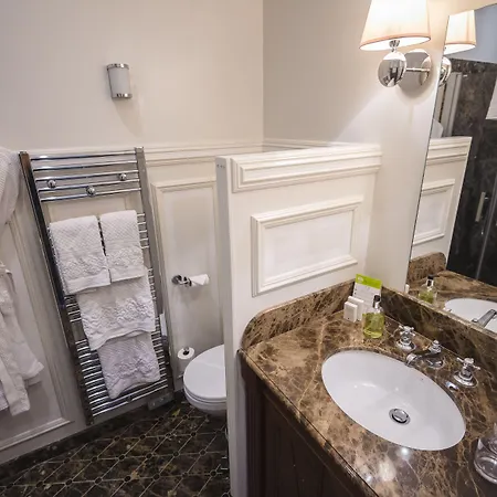 Victor Louis - Centre