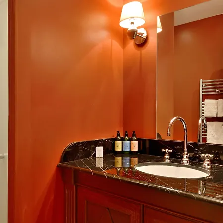 Victor Louis - Centre