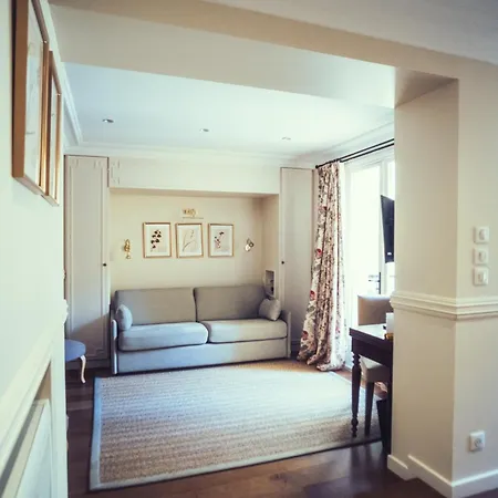 Victor Louis - Centre 4*