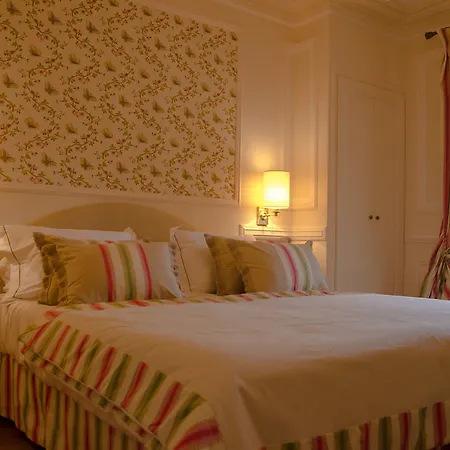 Victor Louis - Centre 4*