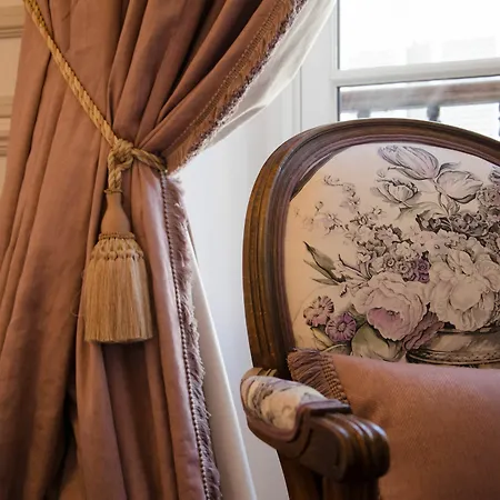 Πανσιόν Victor Louis - Centre 4*