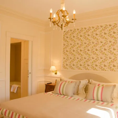 Victor Louis - Centre Guest house