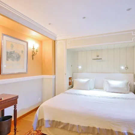 Victor Louis - Centre