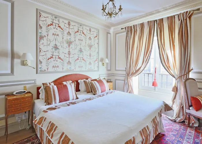 Victor Louis - Centre 4*