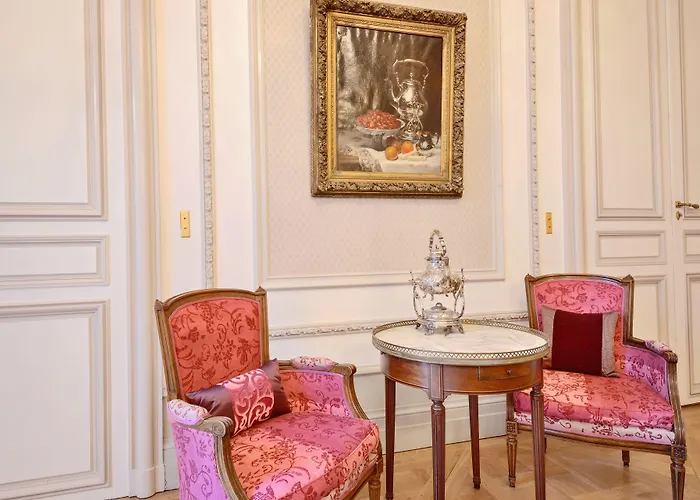 Victor Louis - Centre 4*