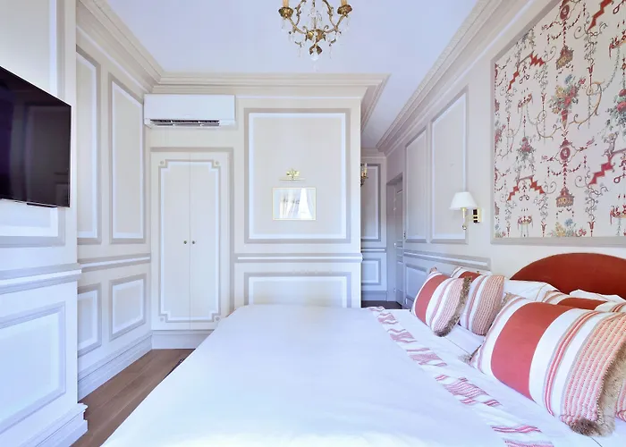 Victor Louis - Centre Πανσιόν