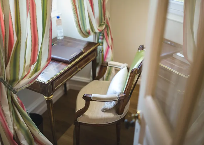 Victor Louis - Centre 4*