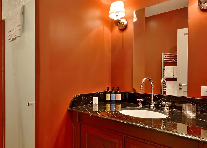 Victor Louis - Centre