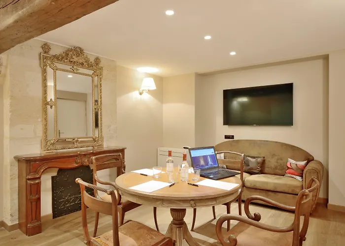 Victor Louis - Centre Vendégház 4*