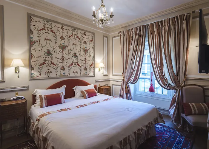 Victor Louis - Centre Konukevi 4*