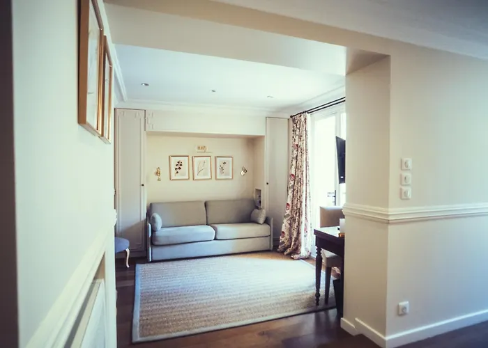 Victor Louis - Centre 4*