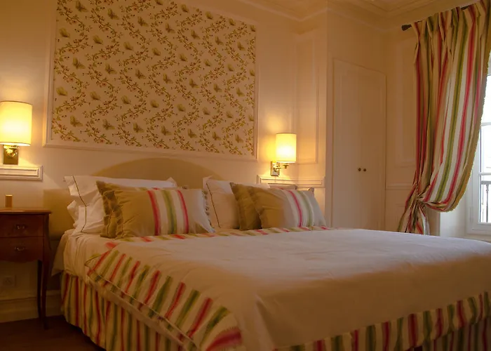 Victor Louis - Centre 4*