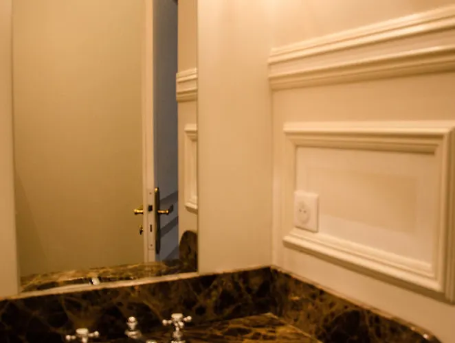 Victor Louis - Centre 4*