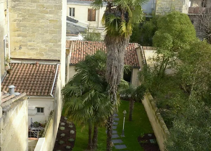 Victor Louis - Centre