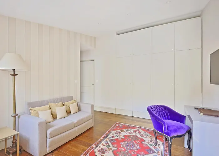 Victor Louis - Centre Konukevi 4*