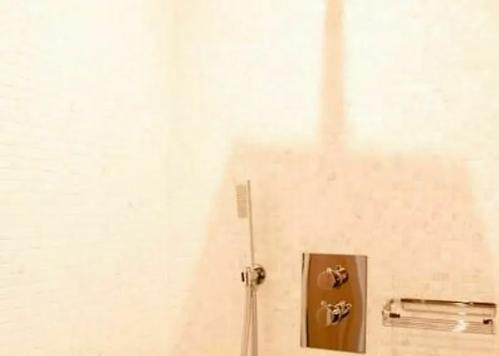 Victor Louis - Centre 4*