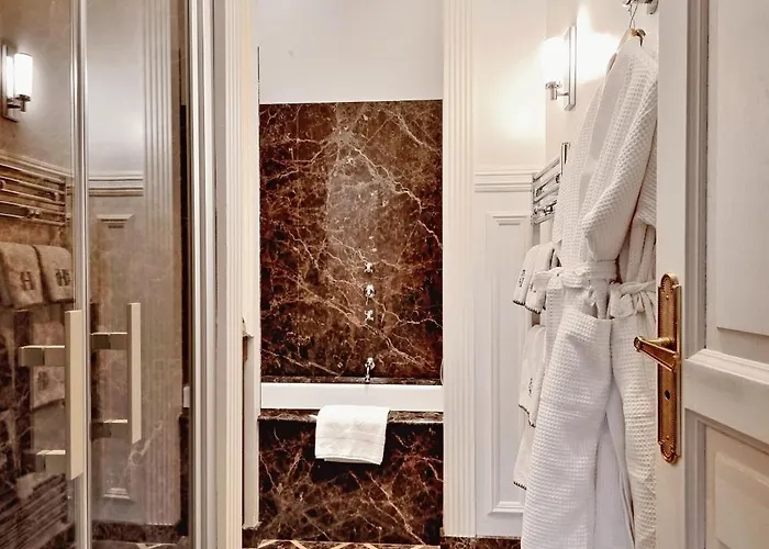 Victor Louis - Centre Πανσιόν 4*