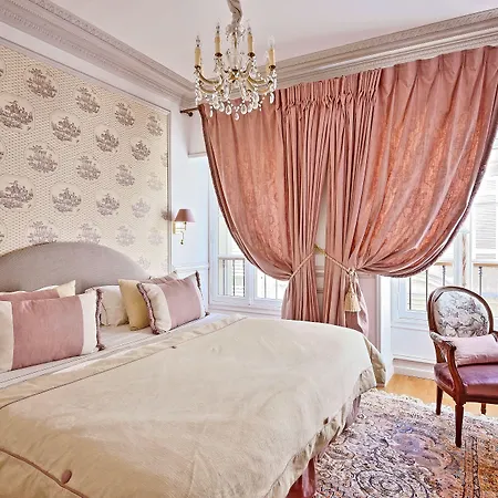 Victor Louis - Centre 招待所 4*