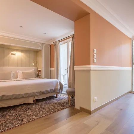 Victor Louis - Centre 招待所