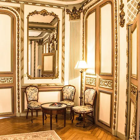 Victor Louis - Centre 招待所