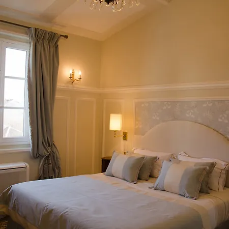 Victor Louis - Centre 招待所 4*