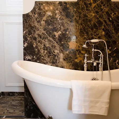 招待所 Victor Louis - Centre 4*