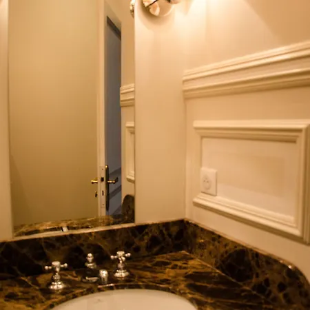 Victor Louis - Centre 4*