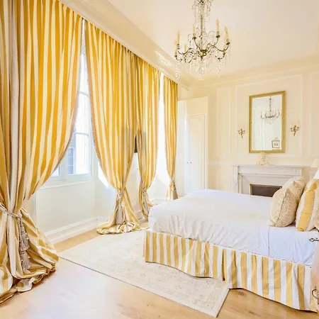 Victor Louis - Centre 4*