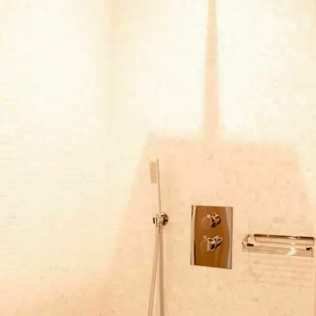 Victor Louis - Centre 4*