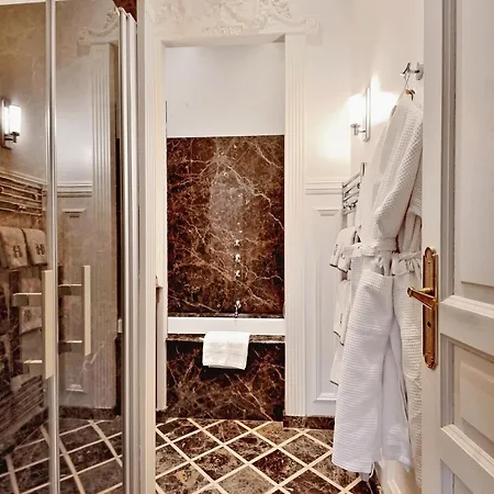 Victor Louis - Centre 招待所 4*