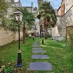 Victor Louis - Centre Vendégház 4*
