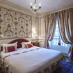 Victor Louis - Centre Vendégház 4*